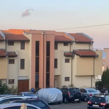 Ξενοδοχείο με διαμερίσματα Vega *